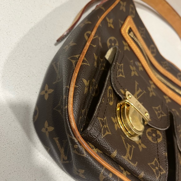 Louis Vuitton authentic Hudson GM crossbody bag - Picture 10 of 16